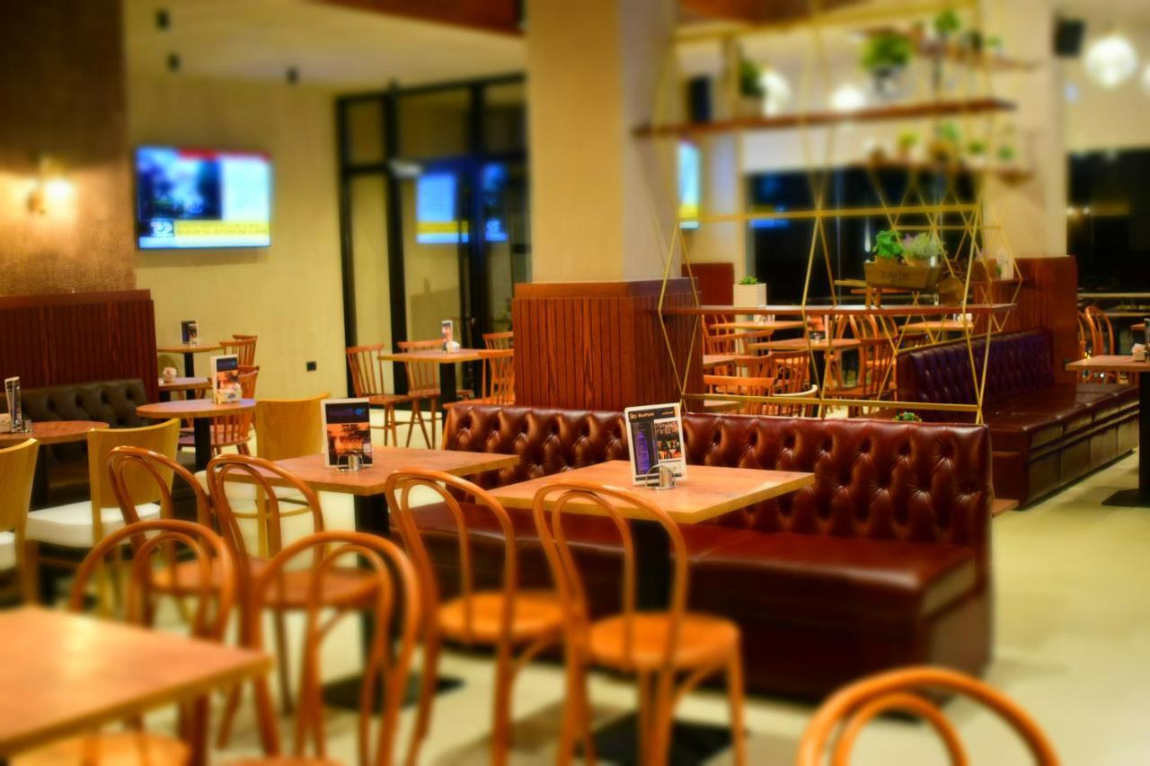 Bluepoint Hotel テペレナ エクステリア 写真