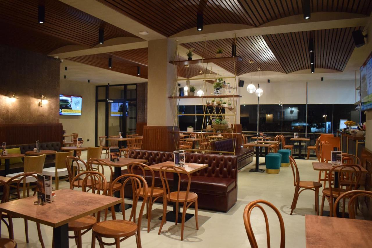 Bluepoint Hotel テペレナ エクステリア 写真