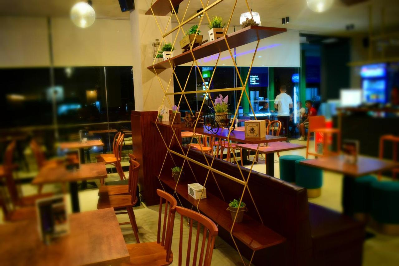 Bluepoint Hotel テペレナ エクステリア 写真